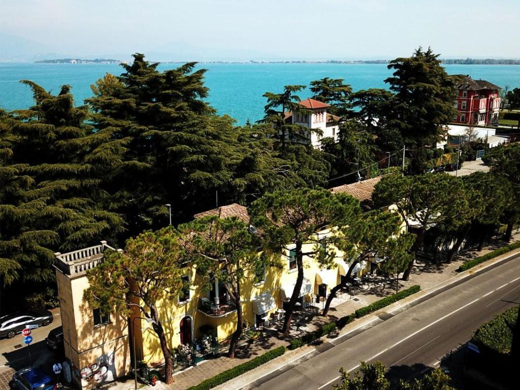 Casa Giulietta Hotel Desenzano del Garda Luaran gambar