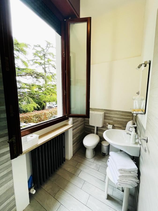 Casa Giulietta Hotel Desenzano del Garda Luaran gambar